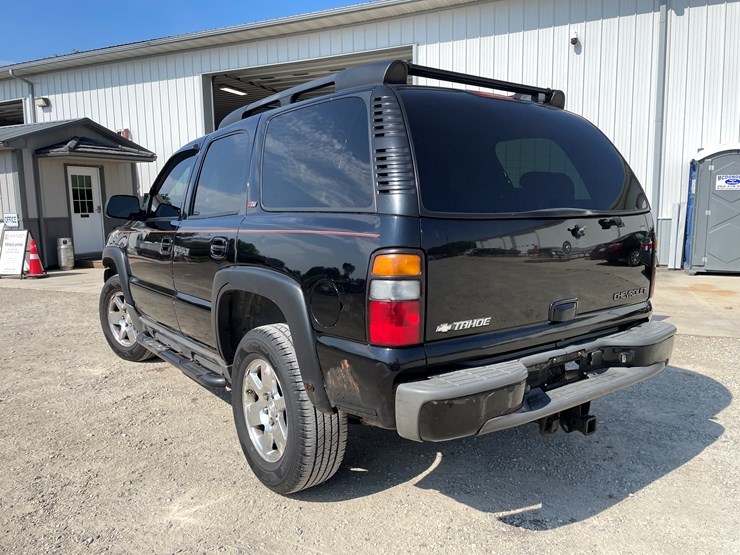 #1020-•-2005-chevy-tahoe-4x4-suv-(has-wi-title)-image-8