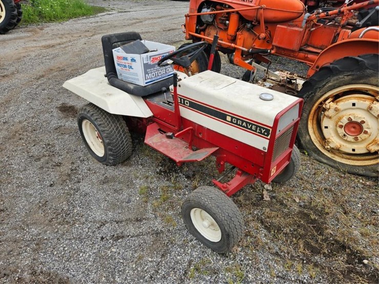 #2036-•-gravely-810-garden-tractor-image-7