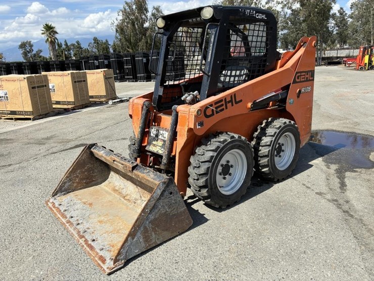 2019-gehl-r105-image-1