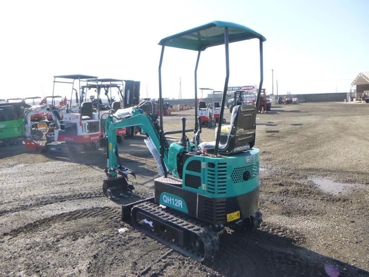 2025-agt-qh12r-hydraulic-excavator-image-4