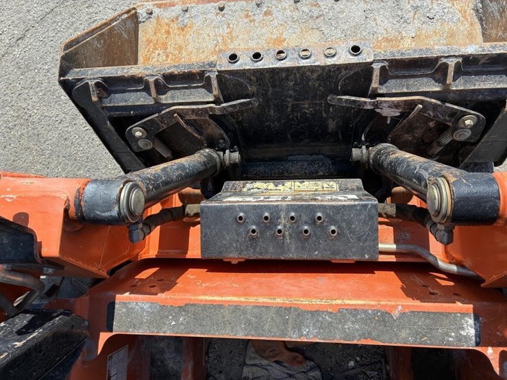 2019-gehl-r105-image-7