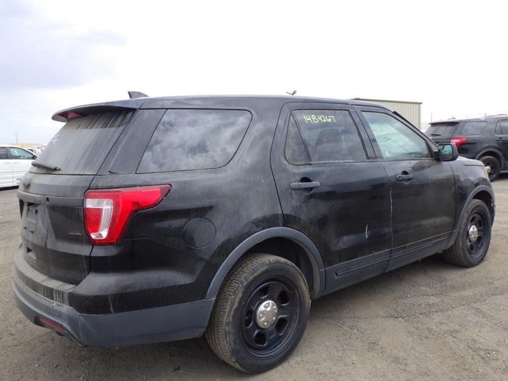 2016-ford-explorer-image-3