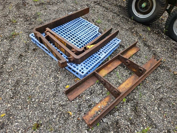 #2066-•-pallet-forks-image-4