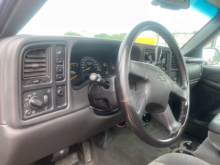 2003-chevrolet-silverado-2500-image-63
