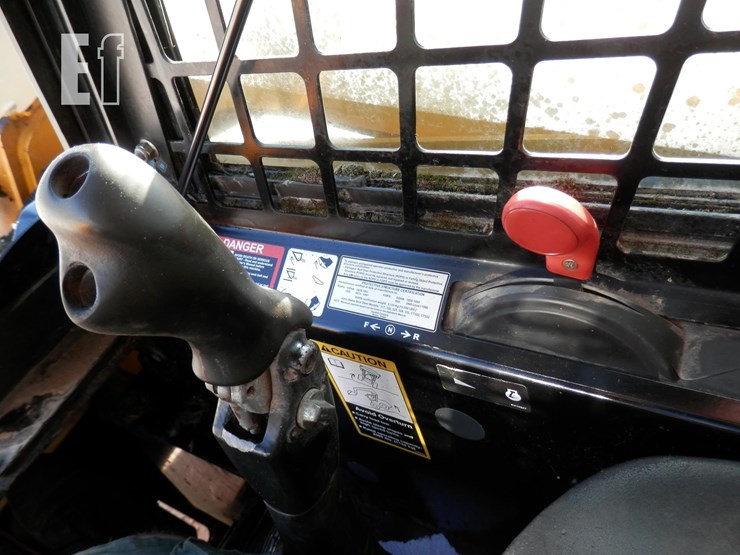 2008-deere-325-image-12