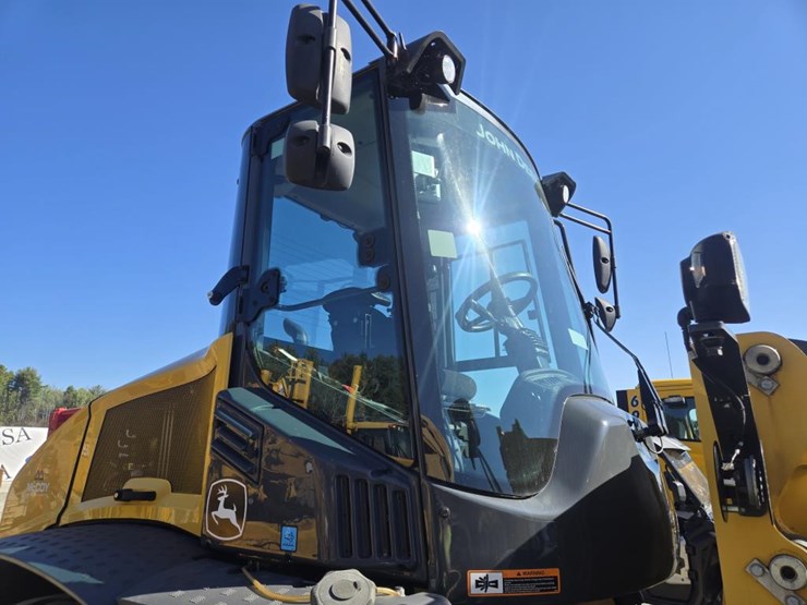 2019-deere-344l-image-36