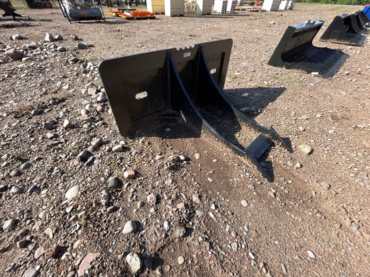 #8224-•-new-kc-skid-steer-rock-digger-image-3