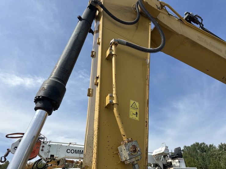 2011-caterpillar-320d-image-32