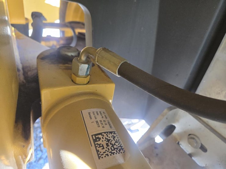 2019-deere-344l-image-32