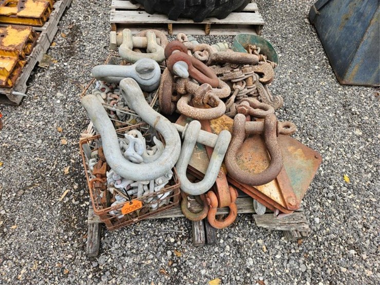 #2096-•-pallet-of-industrial-screw-pin-shackles-image-1
