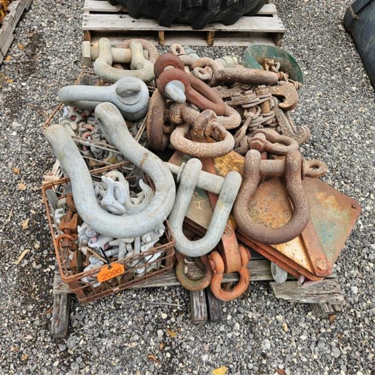 #2096 • Pallet Of Industrial Screw Pin Shackles