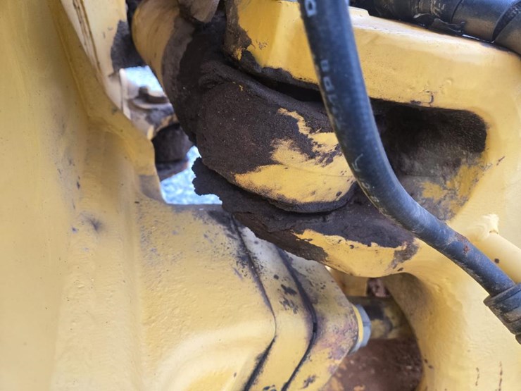 2014-komatsu-d51pxi-image-21