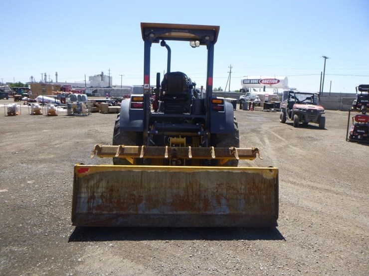 2021-deere-210l-image-8