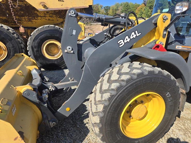 2019-deere-344l-image-20