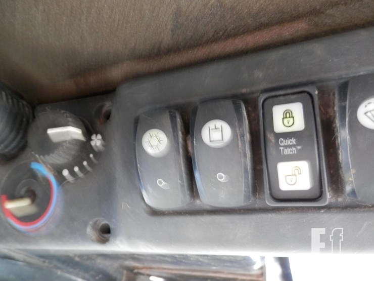 2008-deere-325-image-13