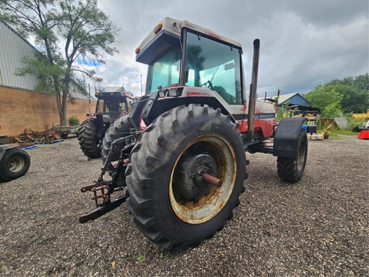 #2003-•-case-international-7110-magnum-tractor-image-5