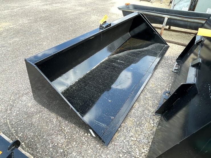 #3006-•-skid-steer-7'-6"-dirt-bucket-image-2