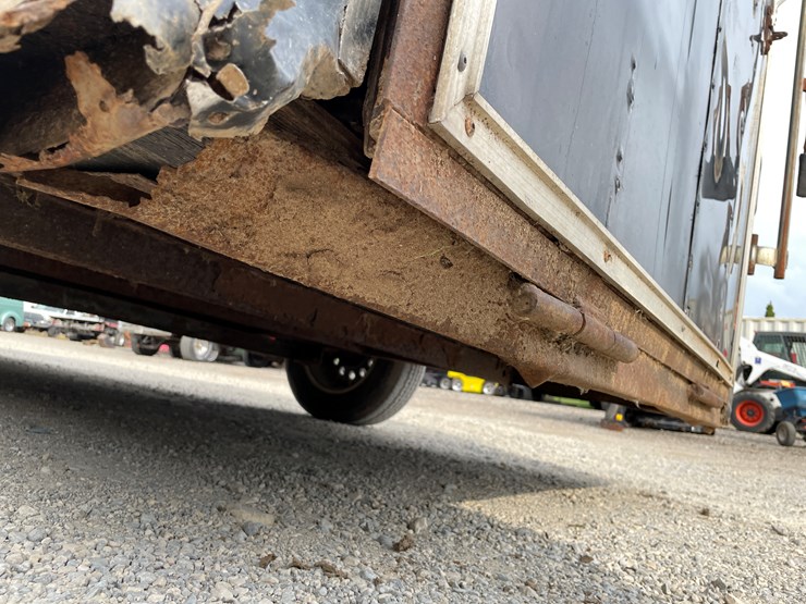 #1028-•-12'-single-axle-enclosed-trailer-(no-title)-image-15