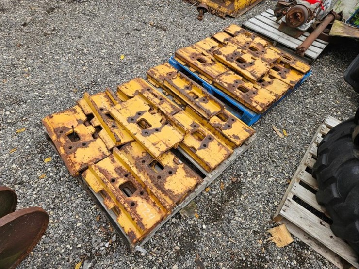 #2094-•-steel-cat-track-pads-image-3