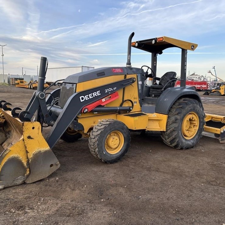 2019 DEERE 210L