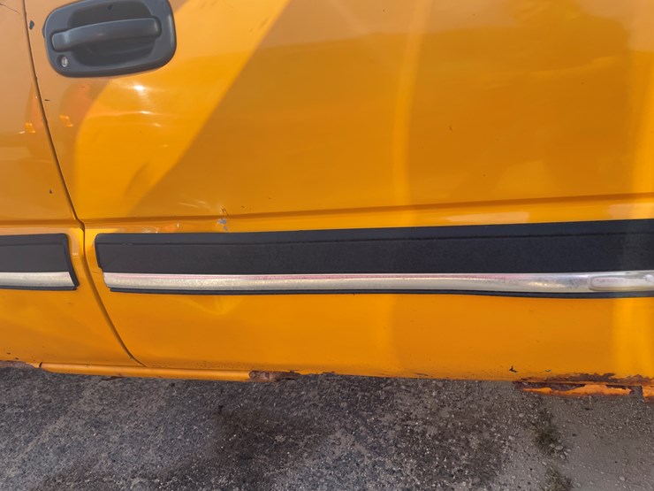 #1007-•-2004-chevy-2500-hd-(has-wi-title)-image-23