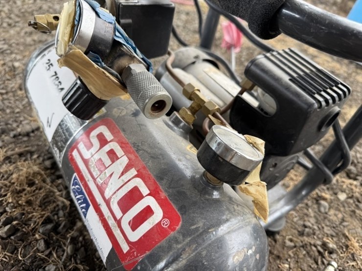 senco-air-compressor-&-senco-stapler-image-6