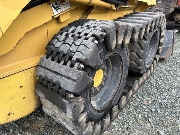 deere-240-image-48