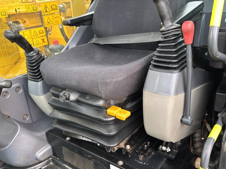2022-komatsu-pc138-image-30