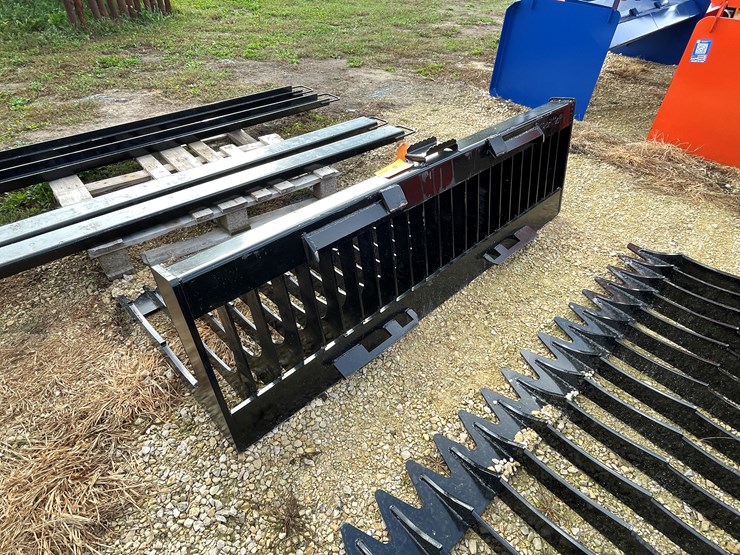 #3011-•-skid-steer-71"-rock-bucket-image-4