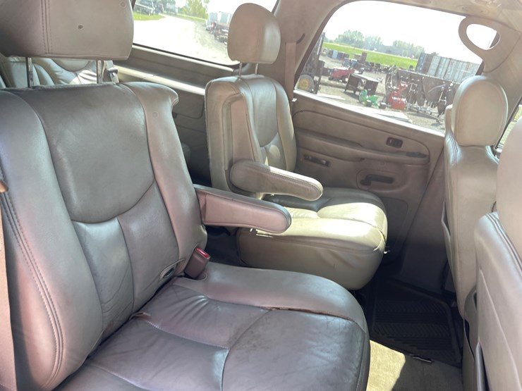 #1020-•-2005-chevy-tahoe-4x4-suv-(has-wi-title)-image-32