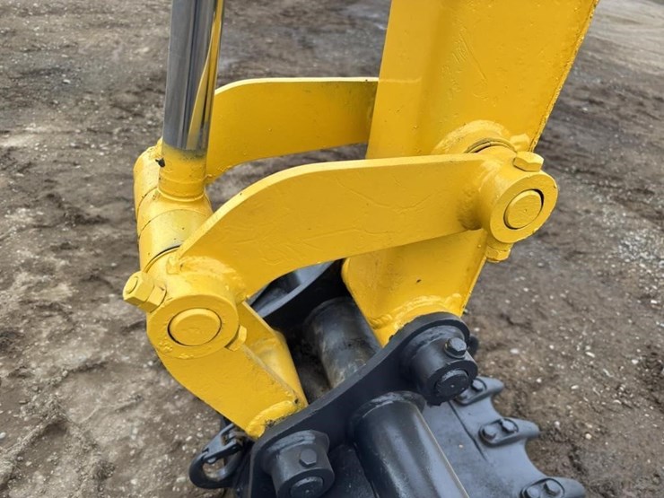 komatsu-pc28uu-image-13