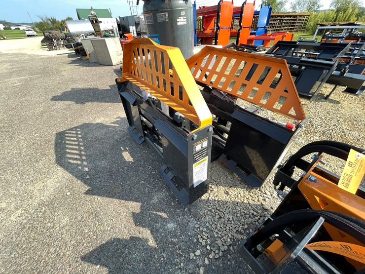 #3050-•-wolverine-adjustable-skid-steer-pallet-forks-image-9