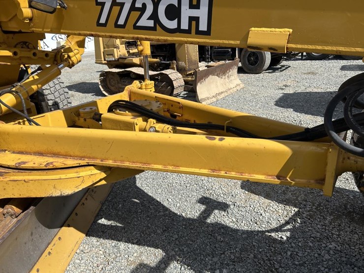 2001-deere-772ch-image-35