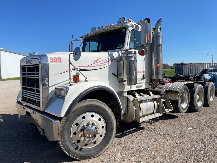 1999-freightliner-108sd-image-1