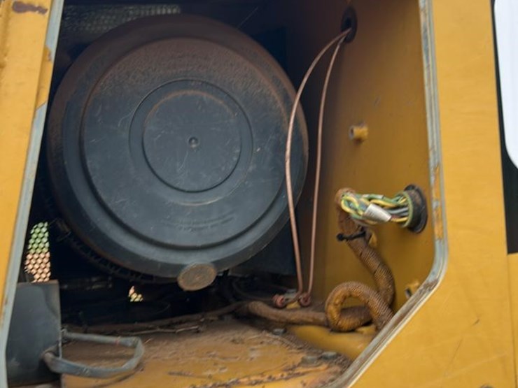 2018-caterpillar-535d-image-17