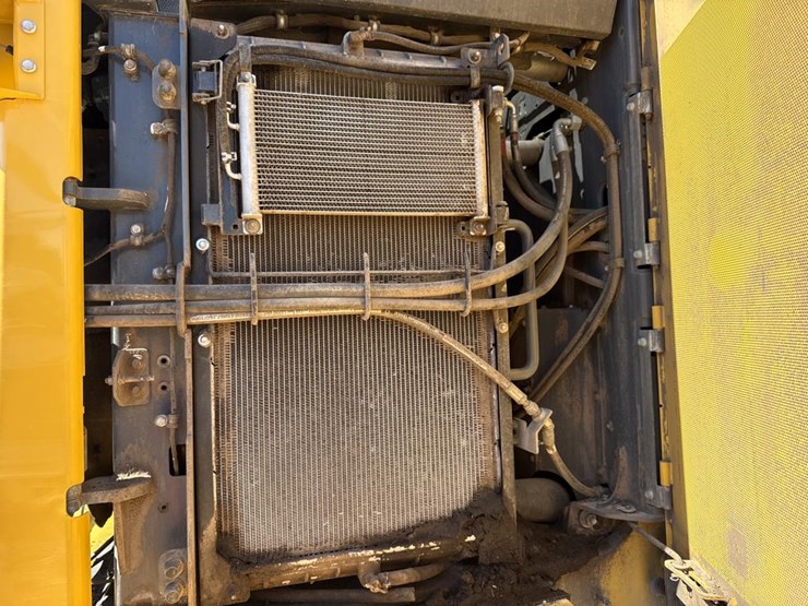 2018-deere-844k-image-42