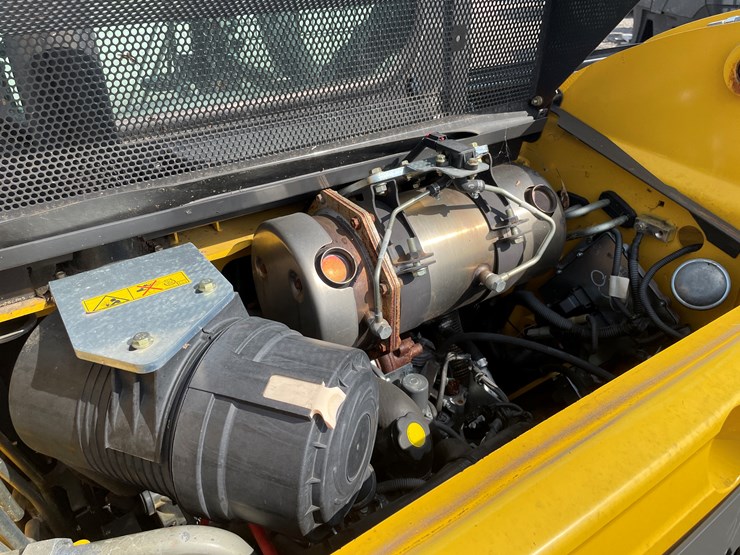 2019-new-holland-l216-image-19