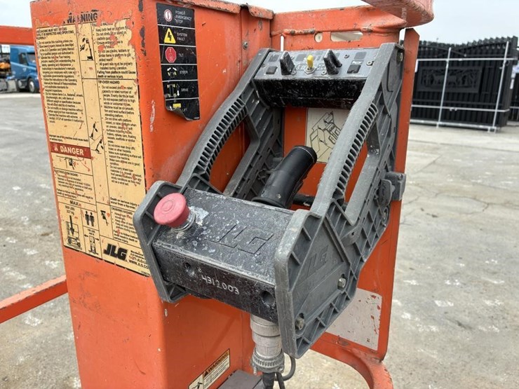 2010-jlg-1230es-image-10