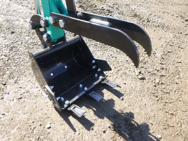 2025-agt-h15r-hydraulic-excavator-image-9