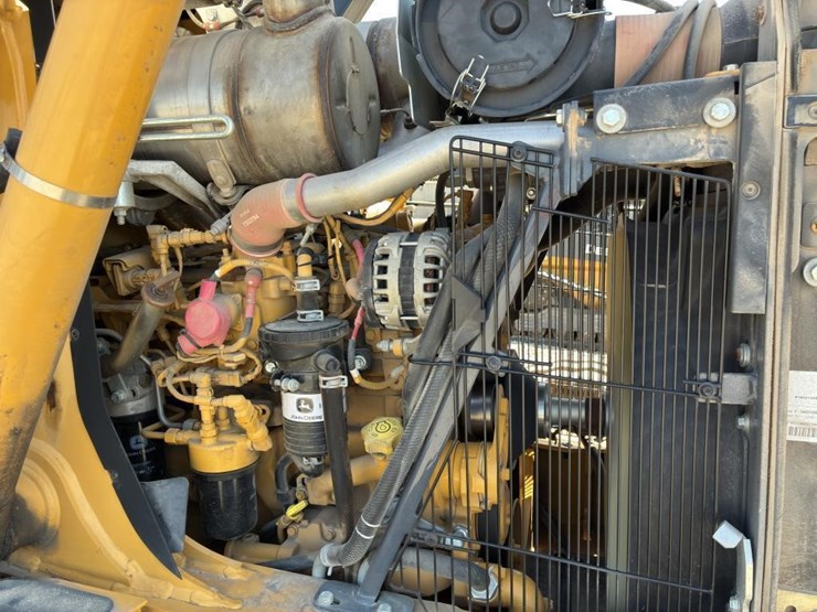 2018-deere-310l-image-18