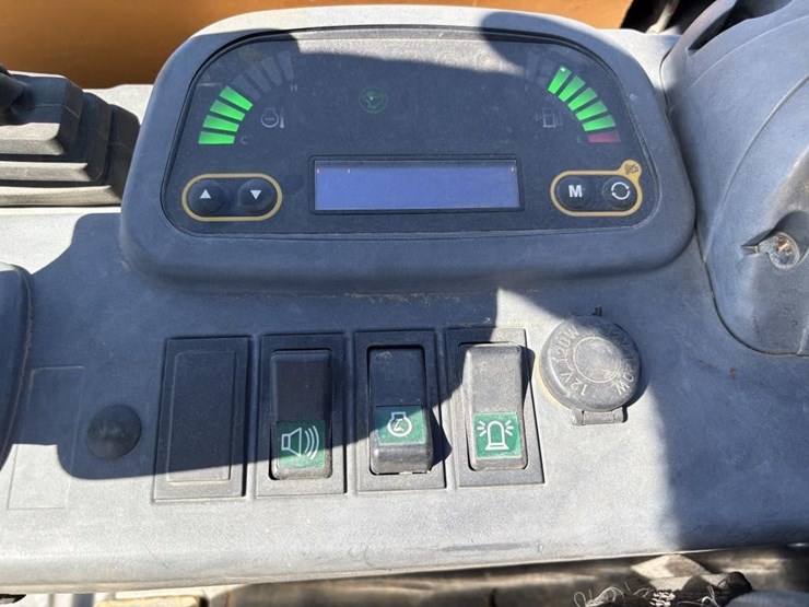 2019-case-cx37c-image-34