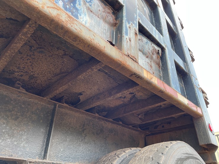 #8104-•-1982-accrt.-40'-3-axle-open-top-gondola-scrap-hauling-trailer-(has-mi-title)-image-22
