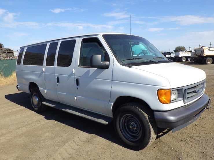 2006-ford-econoline-350-image-2