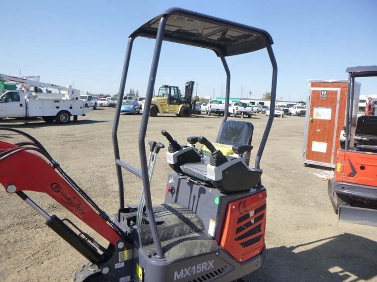 2025-agt-mx15rx-hydraulic-excavator-image-17