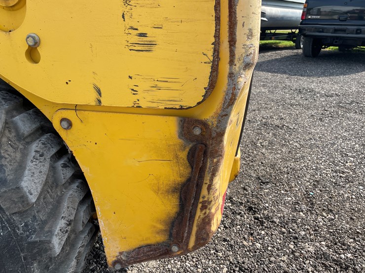 2019-new-holland-l216-image-23