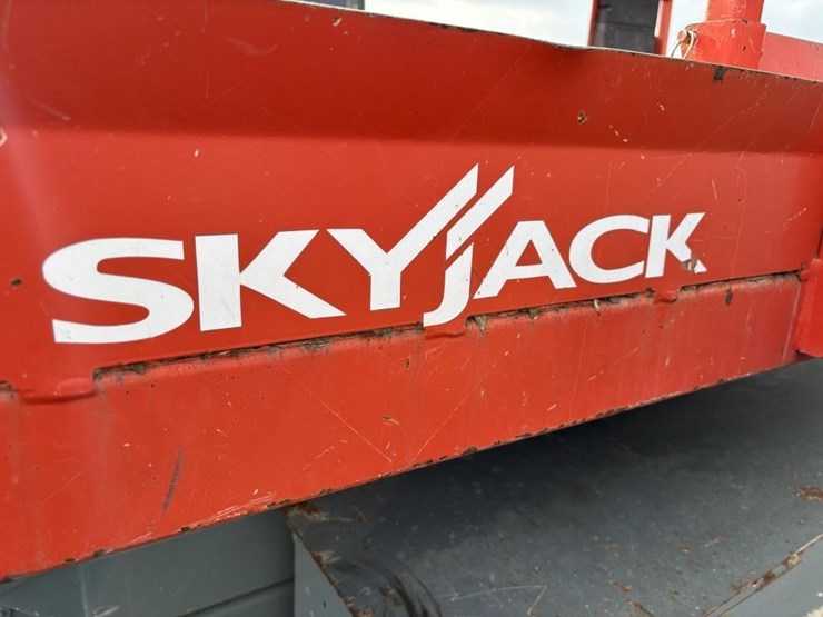 2012-skyjack-sj6832rt-image-26