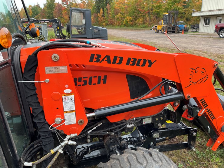 #8065-•-2024-bad-boy-4035ch-4wd-tractor-with-front-mount-berco-66"-snowblower-image-39