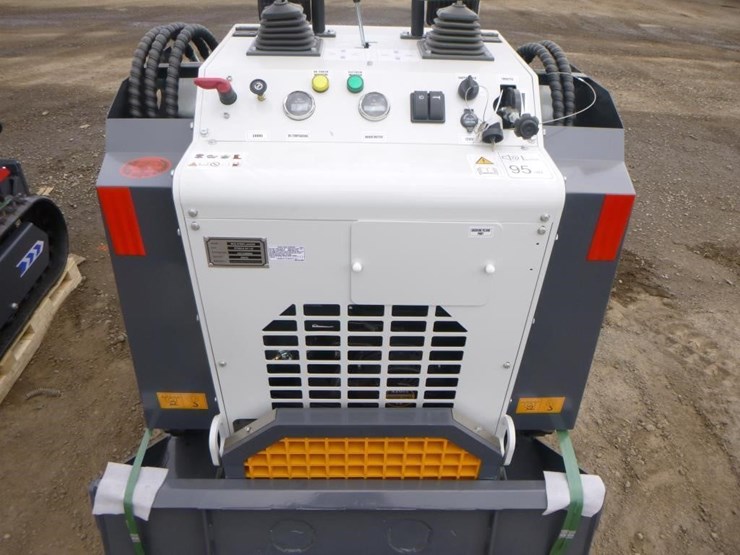 bttl-stm25-6-skid-steer-track-loader-image-12