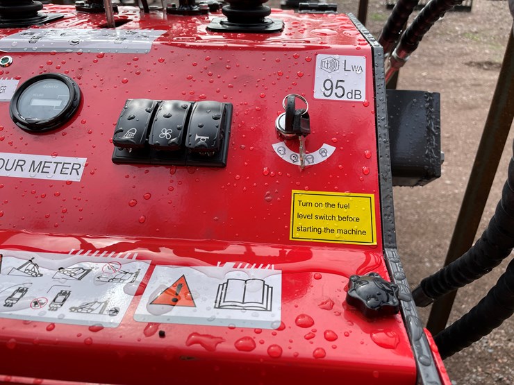 #8172-•-agt-compact-track-loader-image-20