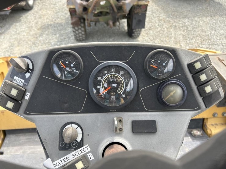 caterpillar-cb54-image-51